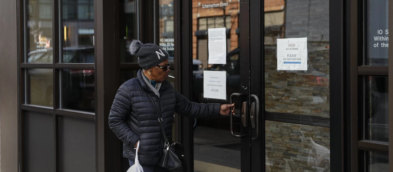 Μελέτη ΔΟΕ: Η καραντίνα οδηγεί 1,25 δισ. ανθρώπους σε ανεργία ή σε μείωση μισθού